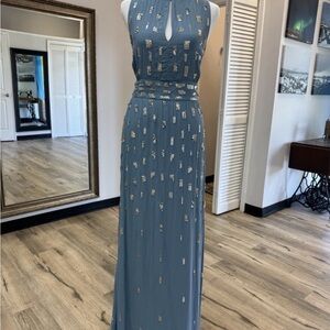 Chic Sleeveless Maxi Dress in Blue and Gold